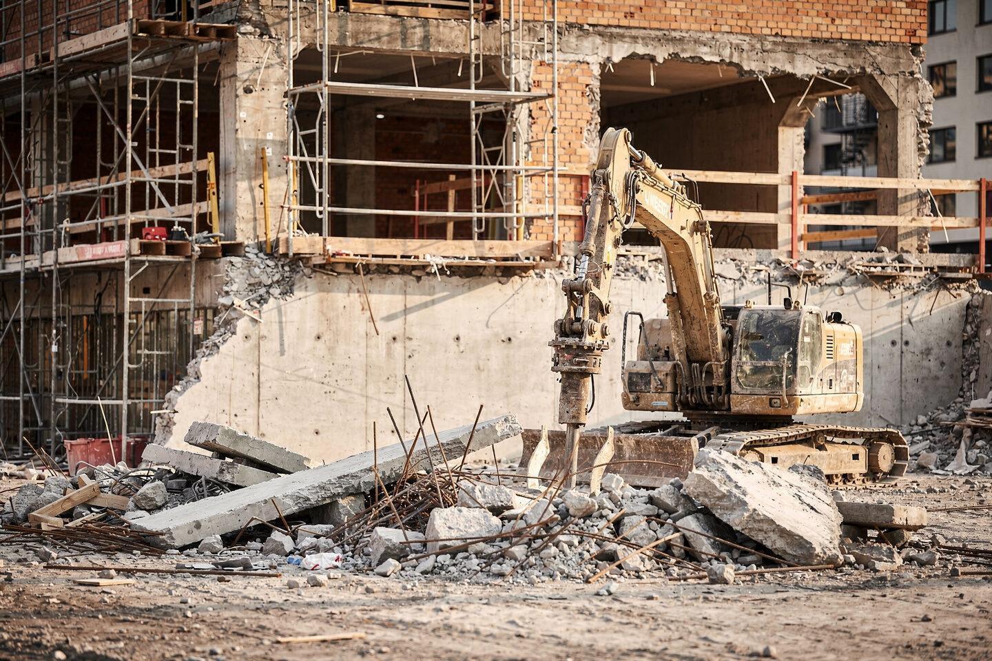 Team der Alpha General Construction GmbH: Abbrucharbeiten, Generalunternehmer für Bauvorhaben, Neubau und Sanierung